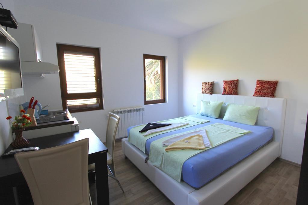 Apartments Family Tivat Room photo